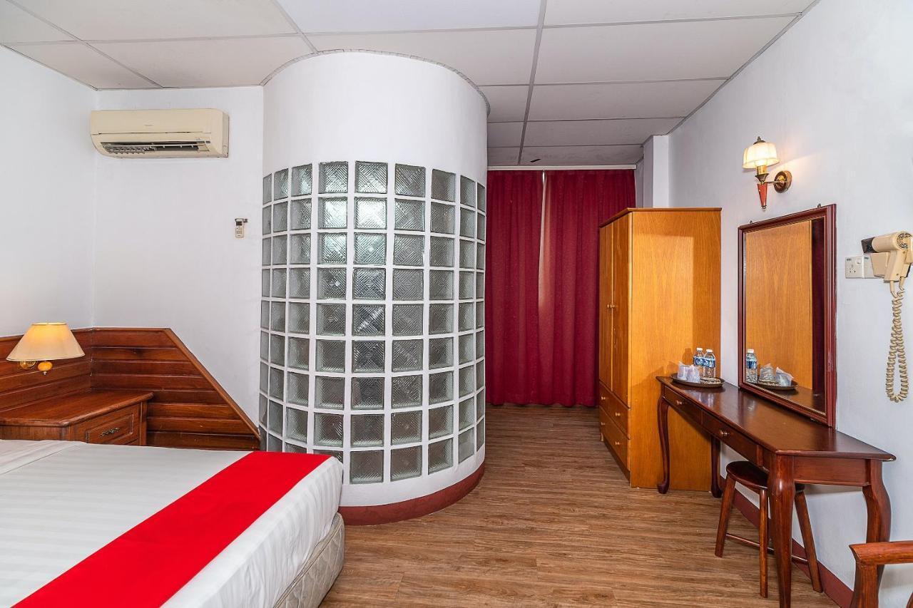 OYO 89864 Hotel Holiday Park Kota Kinabalu Dış mekan fotoğraf