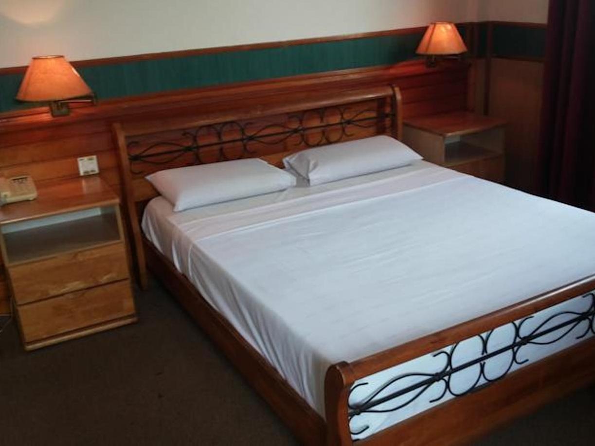 OYO 89864 Hotel Holiday Park Kota Kinabalu Dış mekan fotoğraf